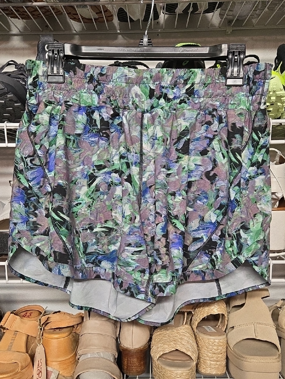 LULULEMON Track That Rapid Flourish 5" Inseam Shorts - EUC!!